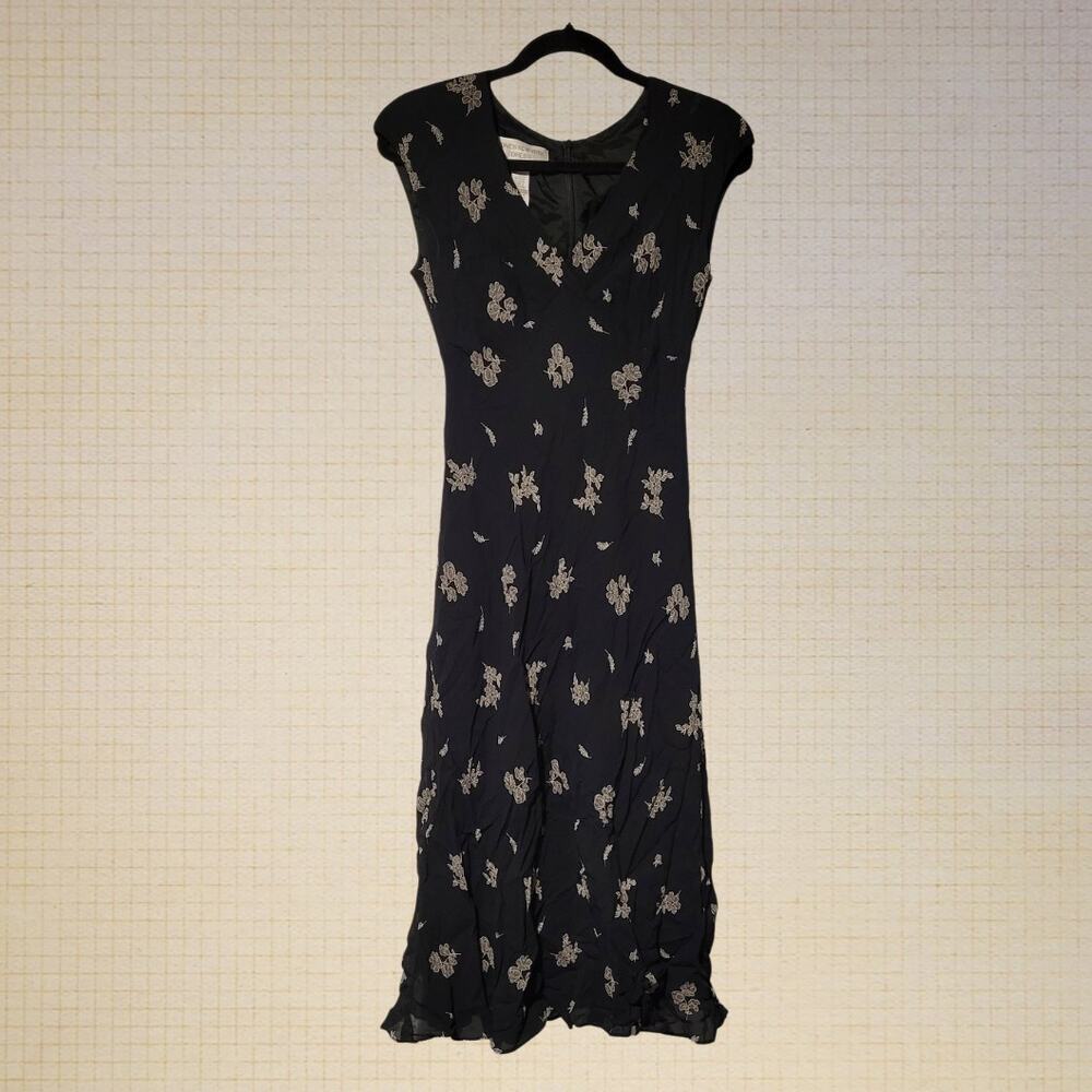 90s Fit and Flare Jones New York Black Pleated V Neck Dress Size 4 Women’s